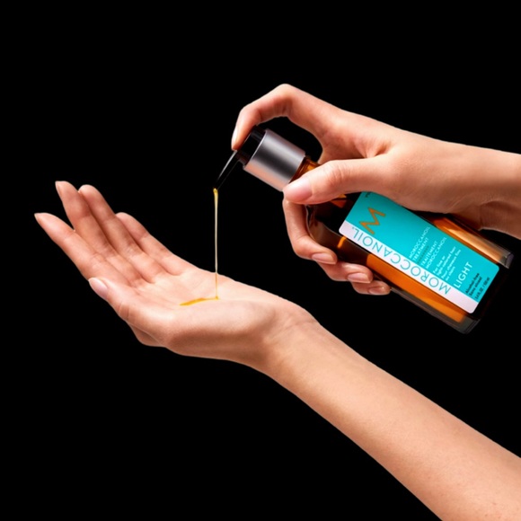 Moroccanoil Treatment Light Salon Professional Size 6.8 fl. oz. - 200 ml - Picture 4 of 7
